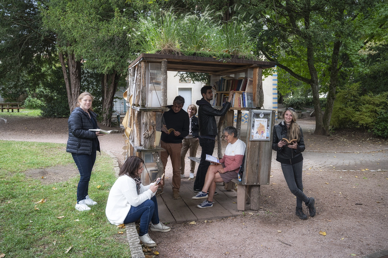 Image média: Arbre à Livres Parc Bonnet 📚