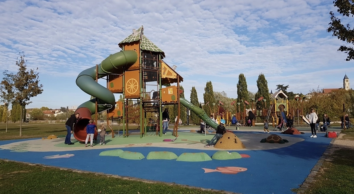 Image média: Réaménagement des jeux pour enfants au parc de la cure d’air 