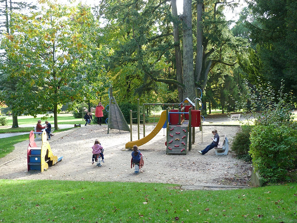 Image média: Aires de jeux pour les enfants Cours Leopold