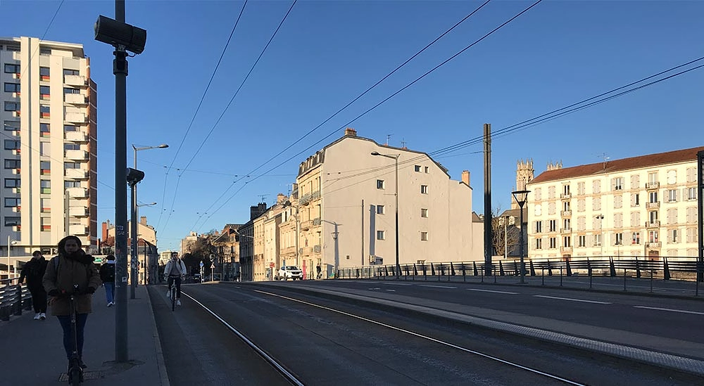 Image média: Œuvre street art monumentale dans le quartier gare de Nancy