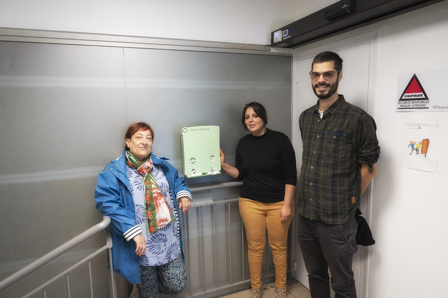Image média: Installation de distributeurs de protections hygiéniques pour lutter contre la précarité menstruelle