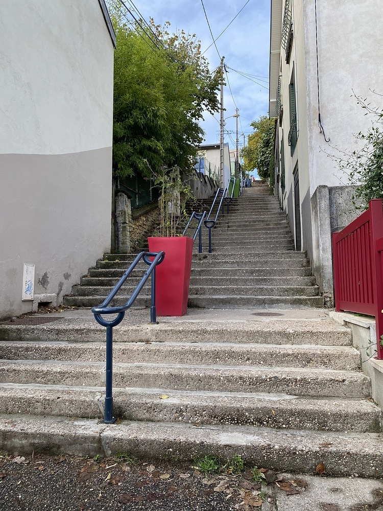 Image média: Escaliers de la Cure d'Air - oeuvre street art